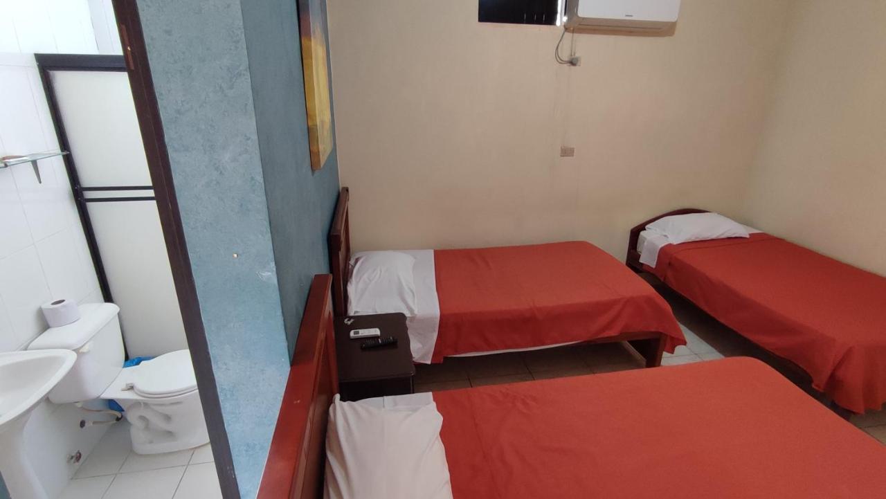 Hostal Matro Machala Bagian luar foto