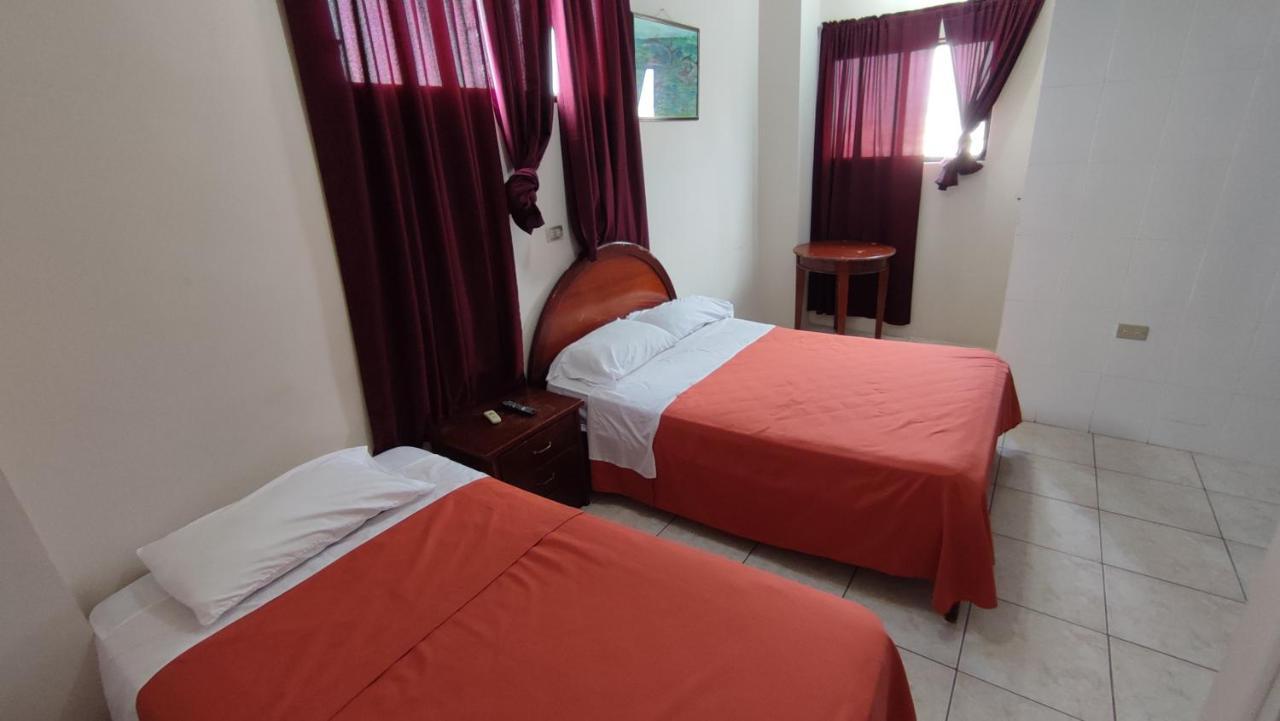 Hostal Matro Machala Bagian luar foto